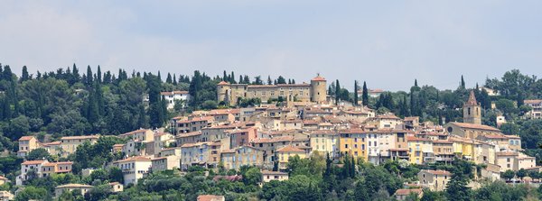 Où séjourner en Provence avec des ateliers de poterie et des visites de musées?