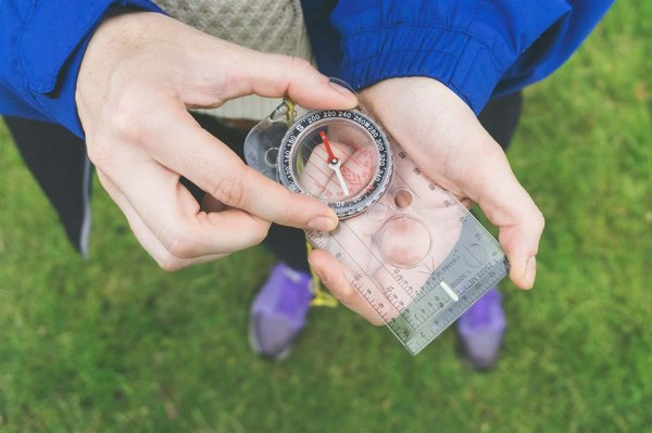 Quelles croisières offrent des excursions pour explorer les grottes sous-marines en Croatie?